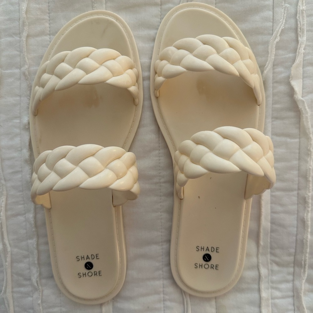 Target Jelly Sandels - cream - size 8